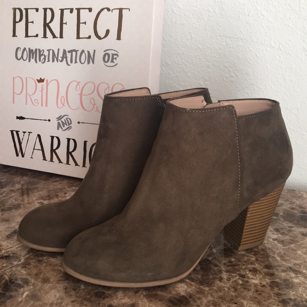 Olive Ankle Boots by Old Navy 10